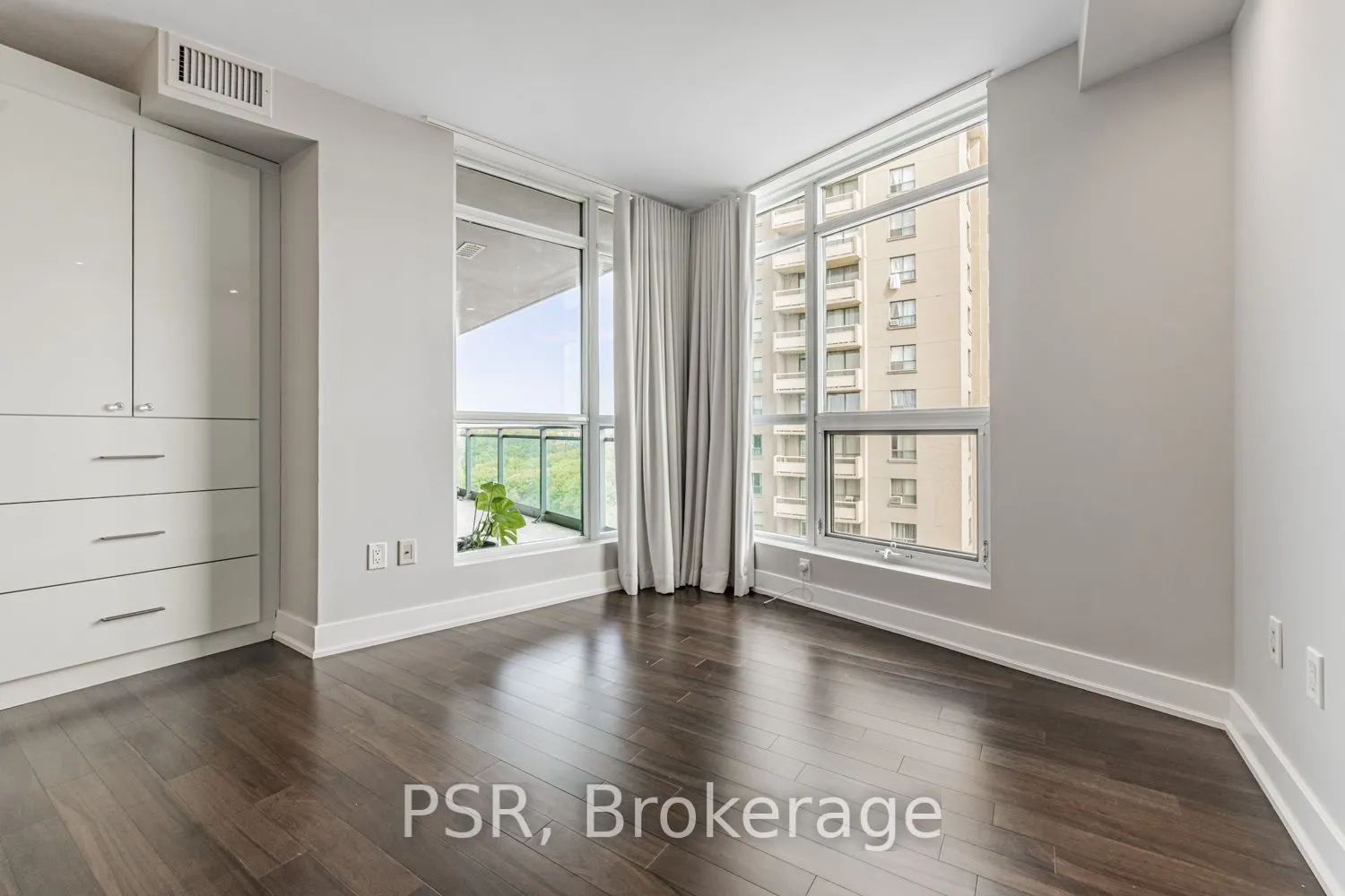 1048 Broadview Avenue, #708