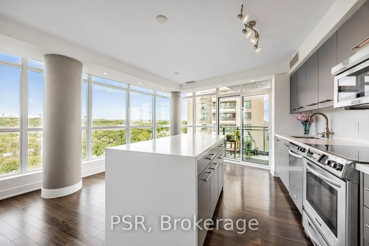 1048 Broadview Avenue, #708