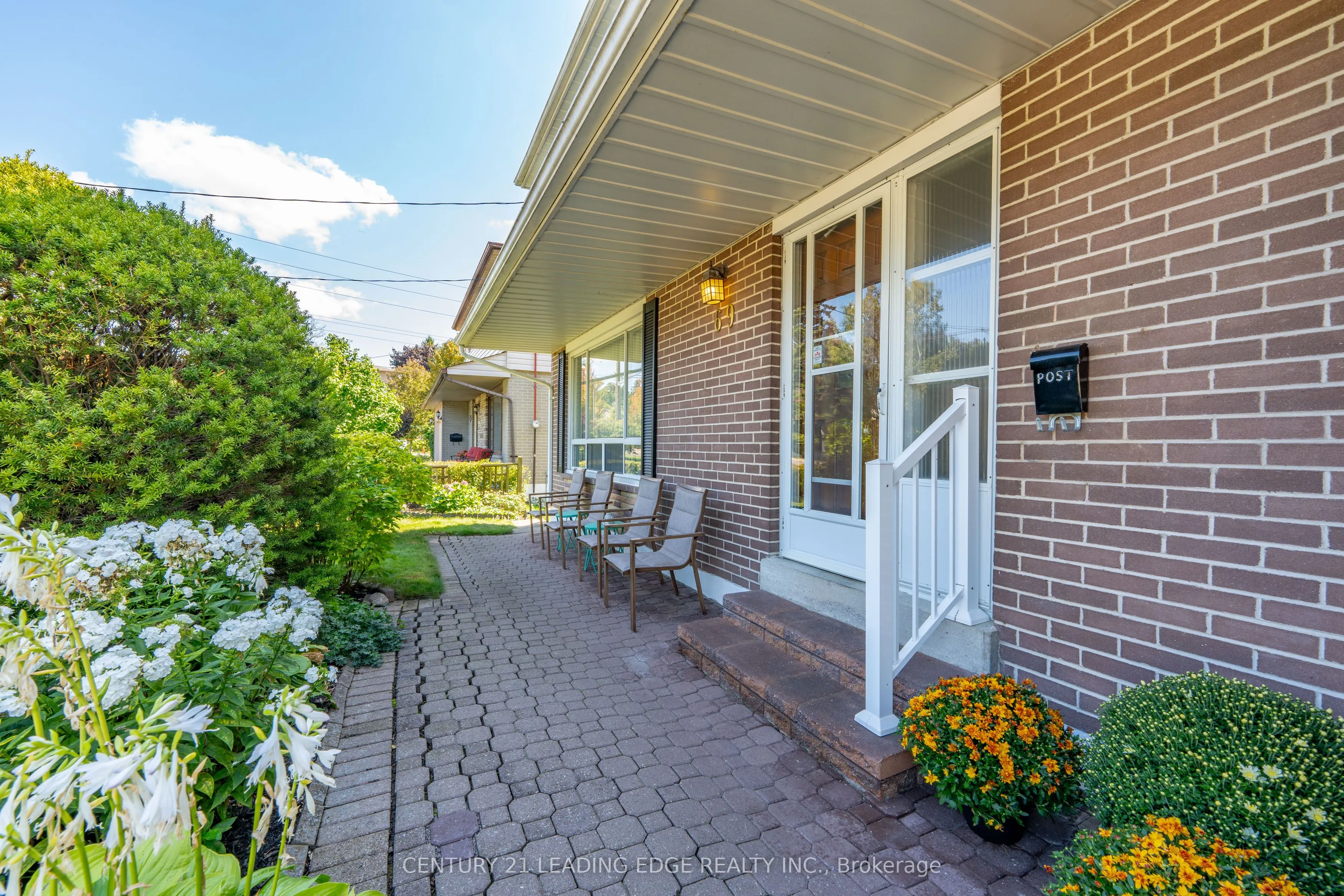 69 E WILLOW Gate
