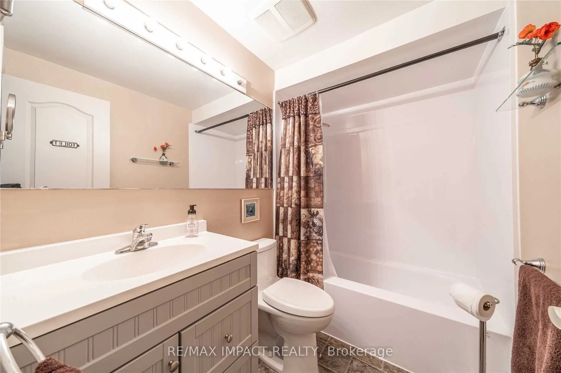 33 Taunton Road E, #28