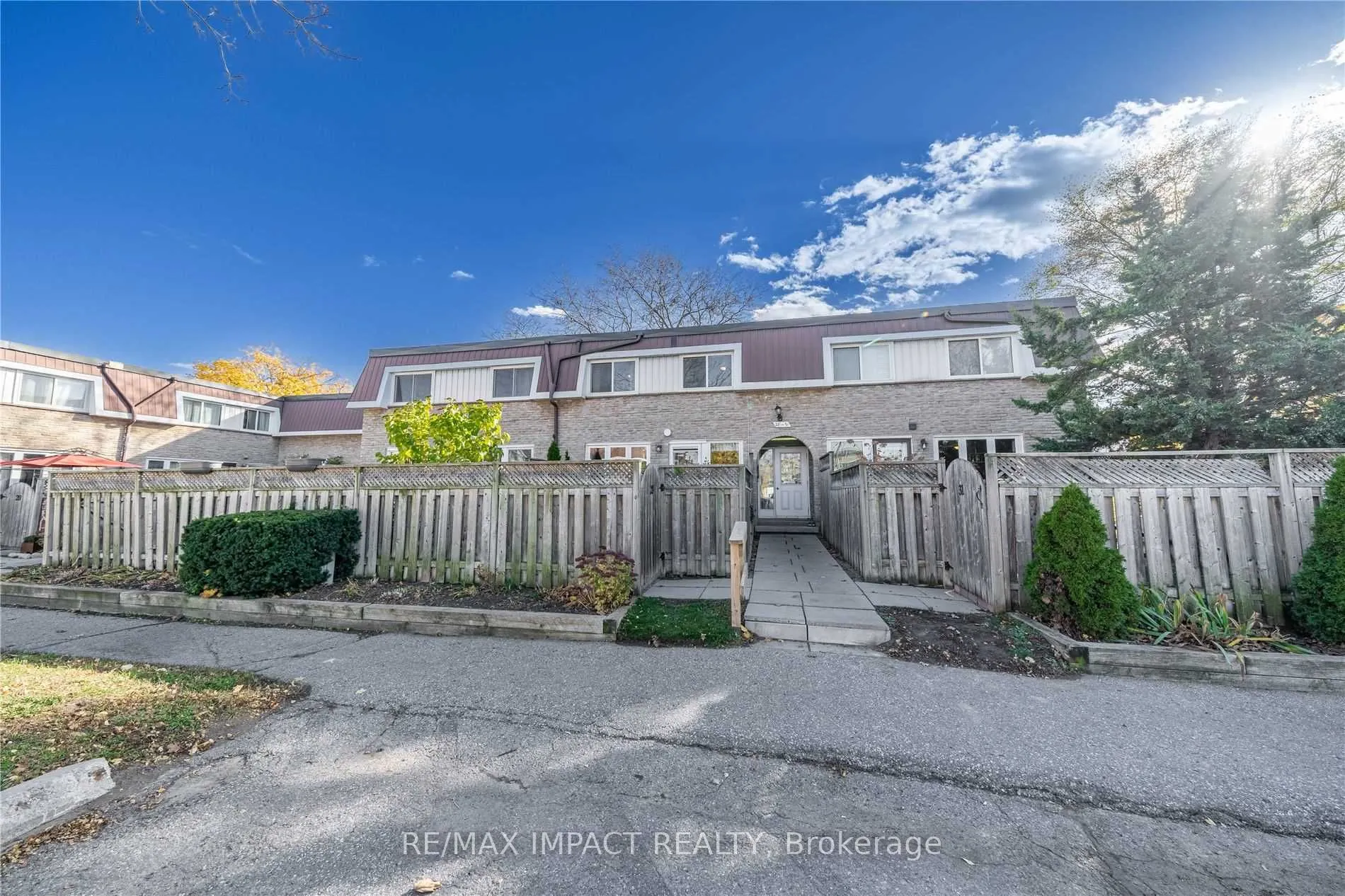 33 Taunton Road E, #28