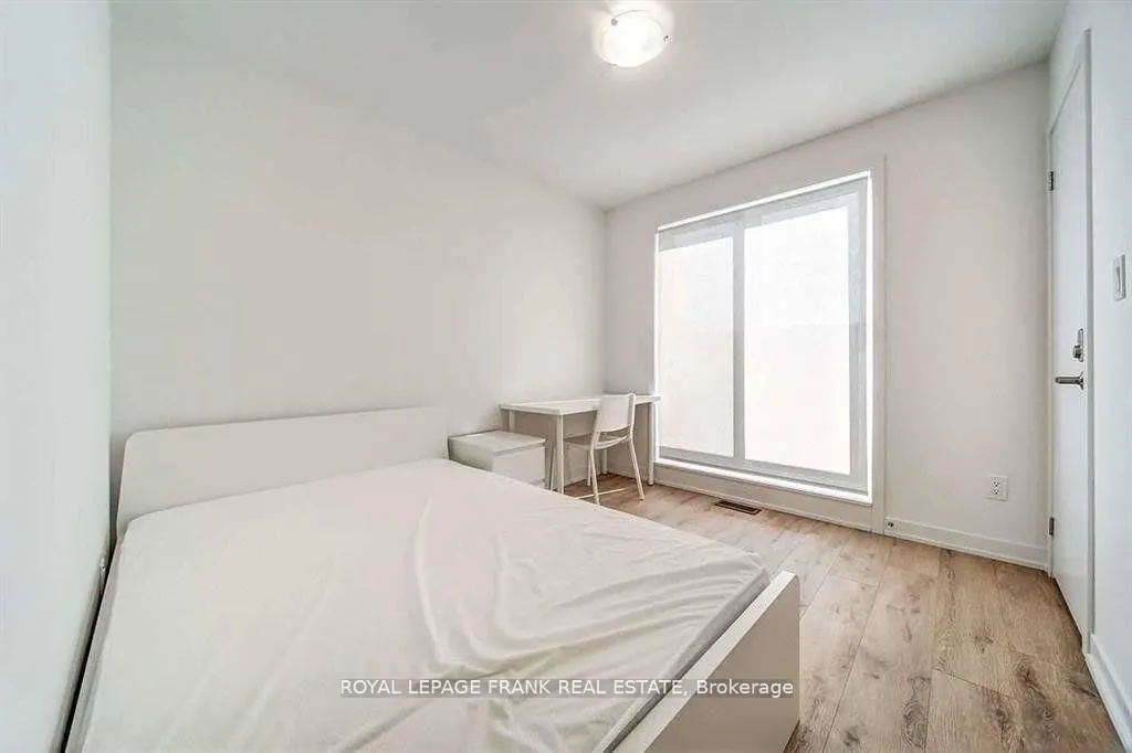 1720 Simcoe Street N, #8