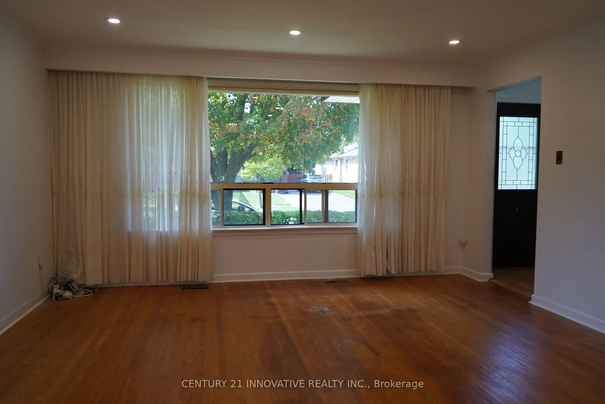 3 Holton Road