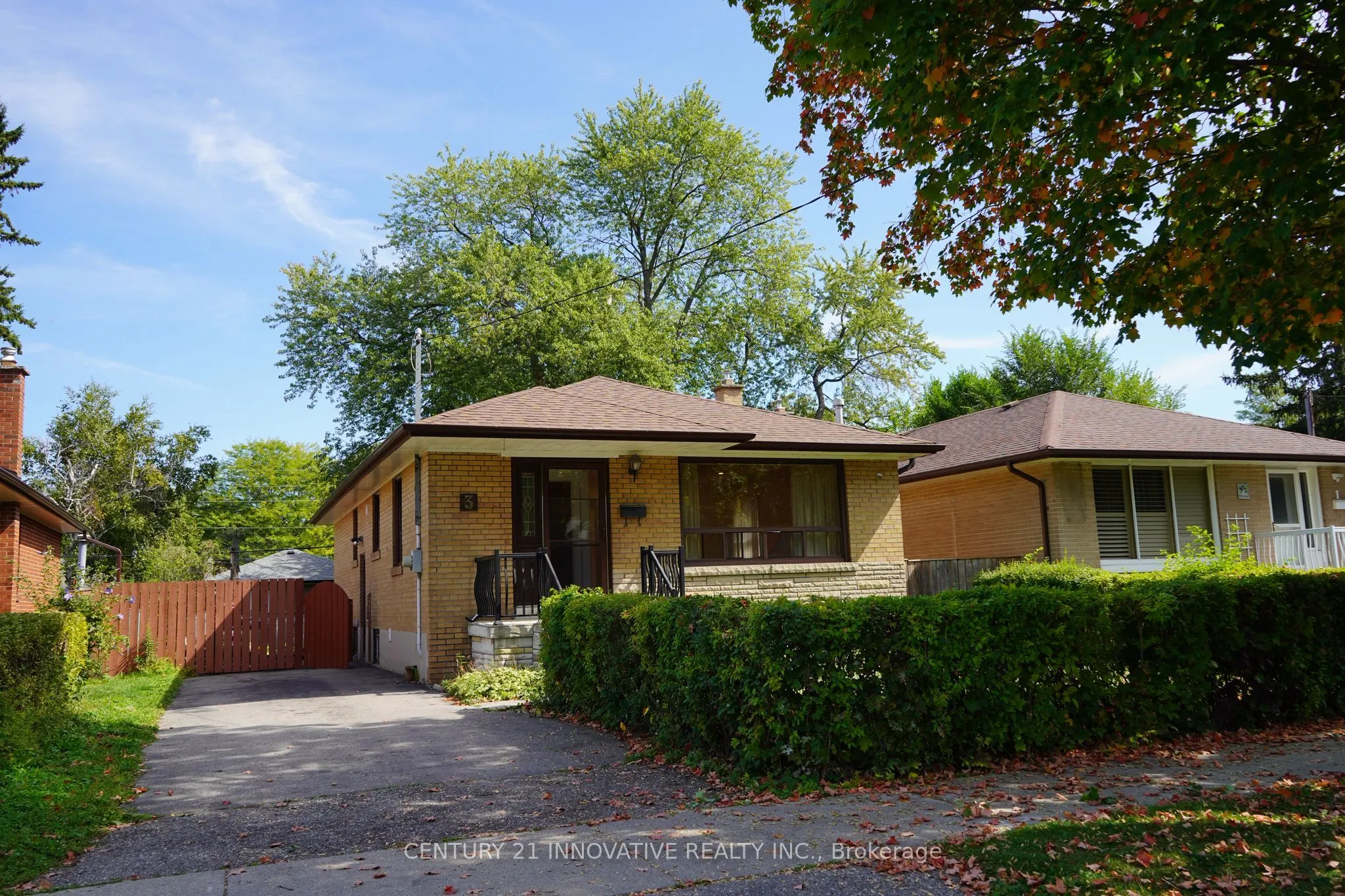 3 Holton Road