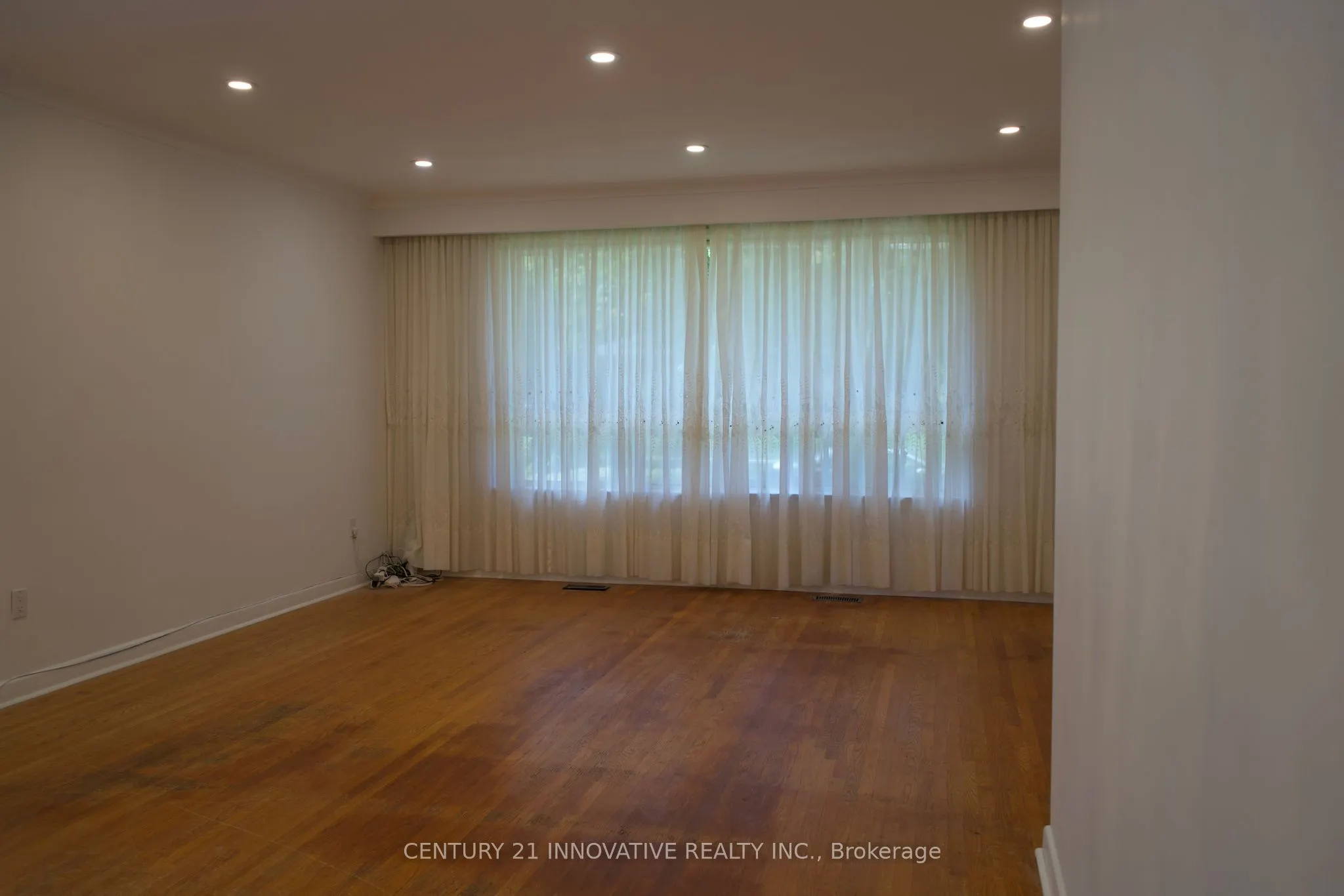 3 Holton Road