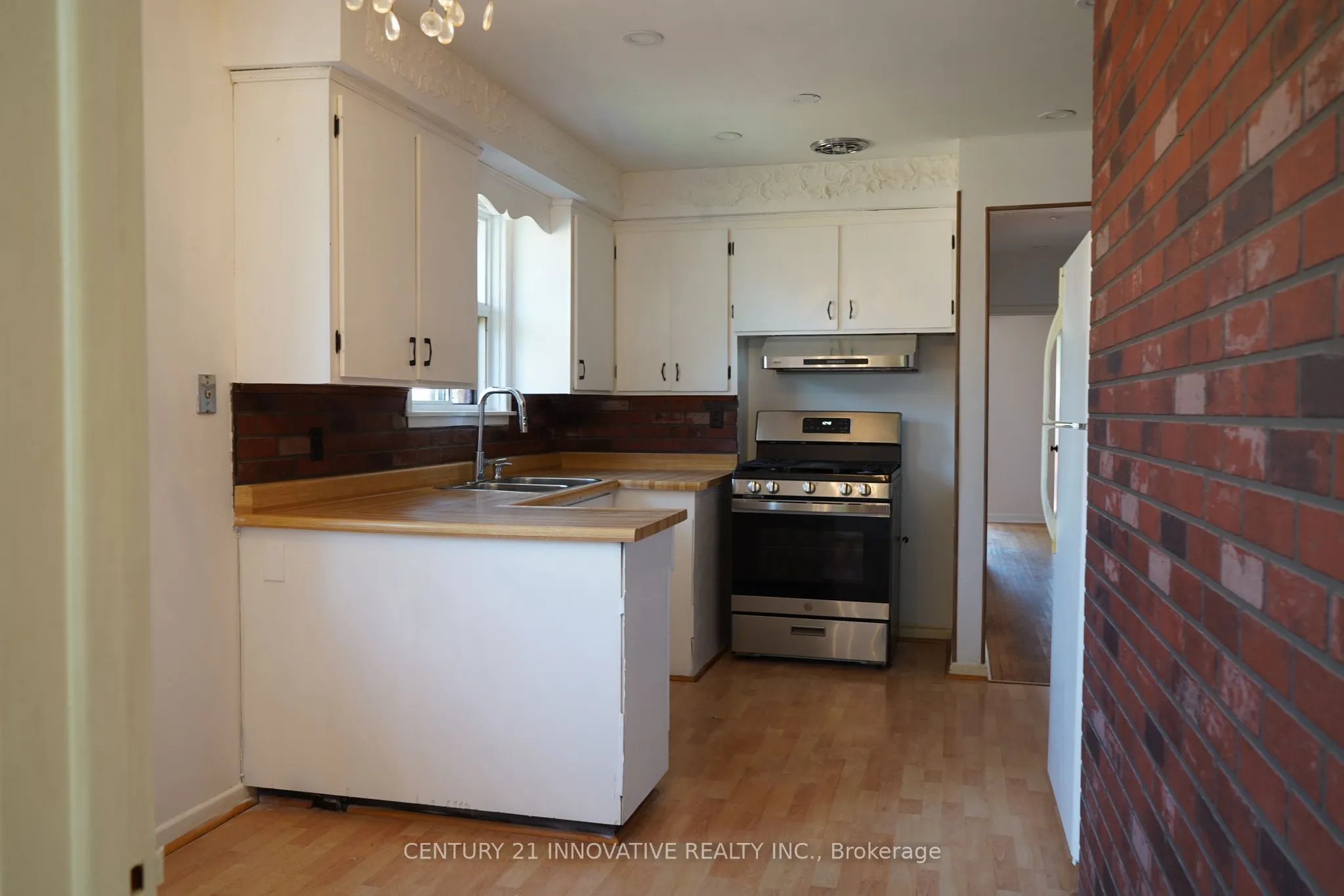 3 Holton Road