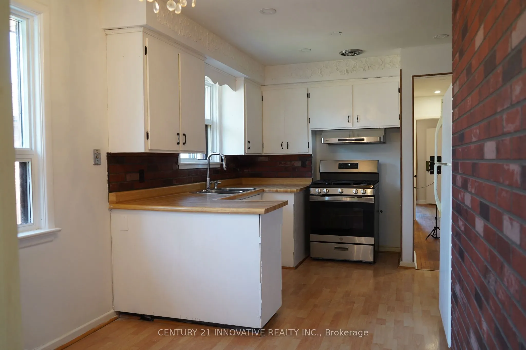 3 Holton Road