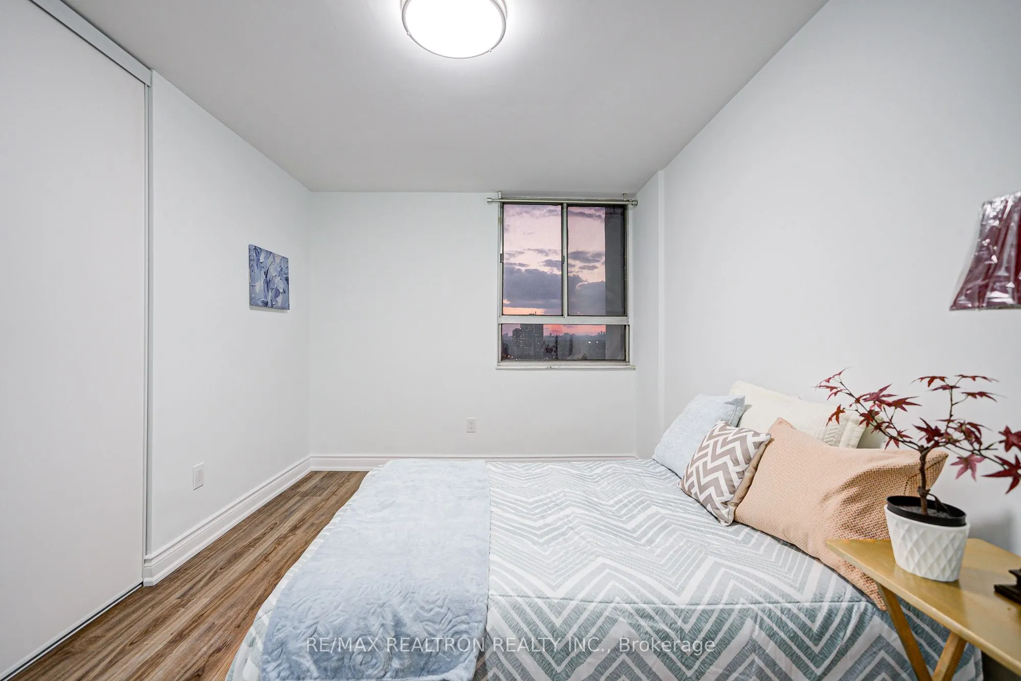 1 Massey Square, #1506