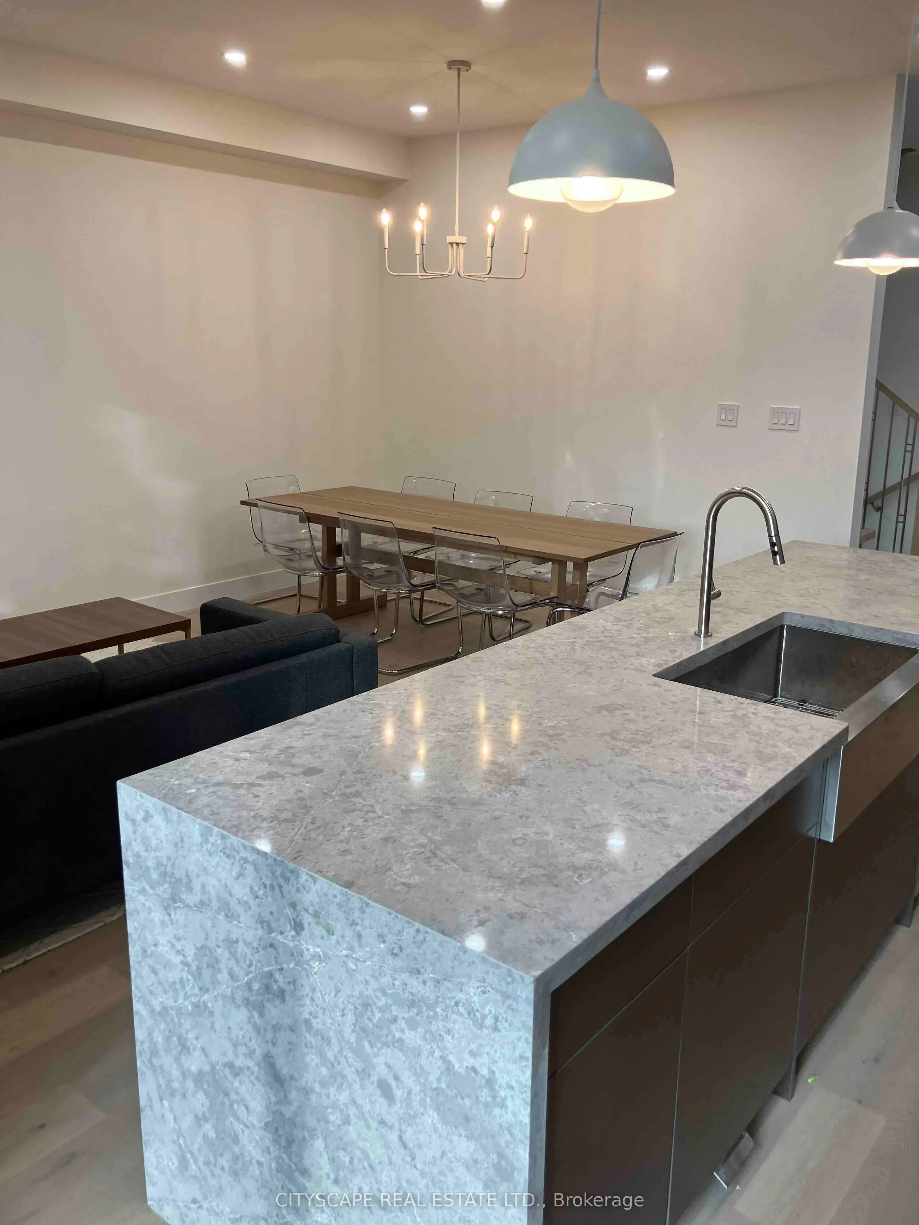 100B Brenda Crescent