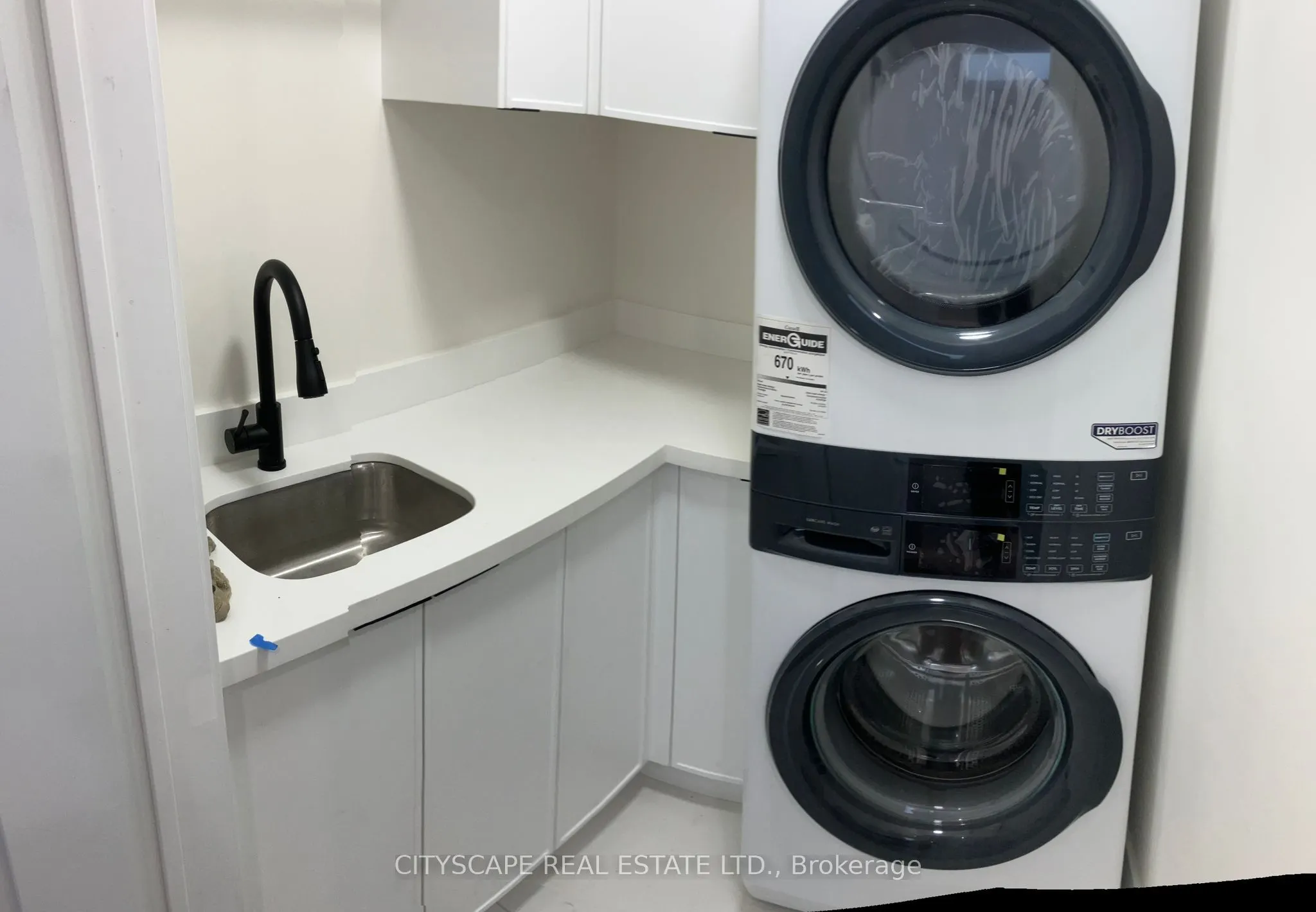 100B Brenda Crescent