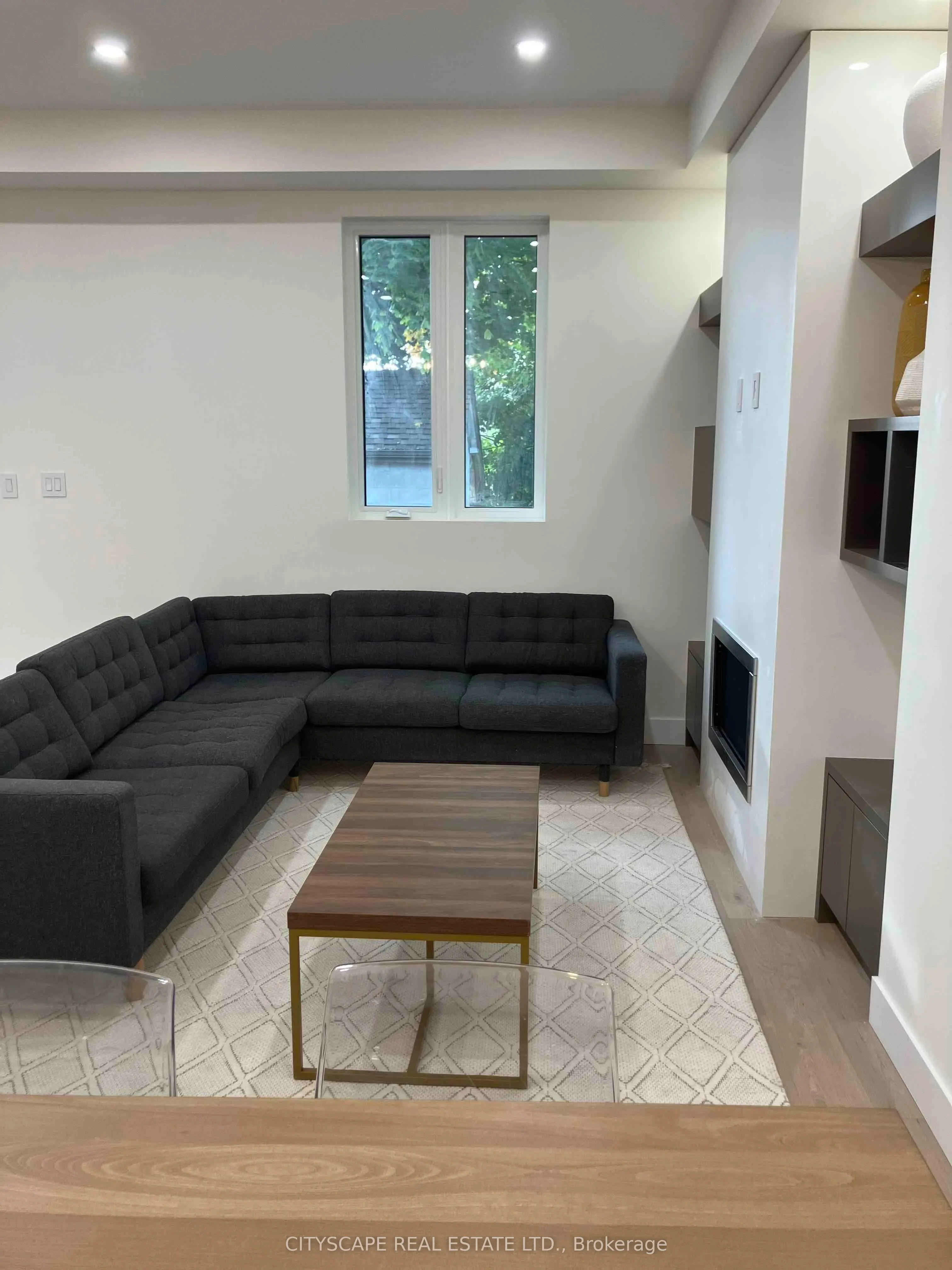 100B Brenda Crescent