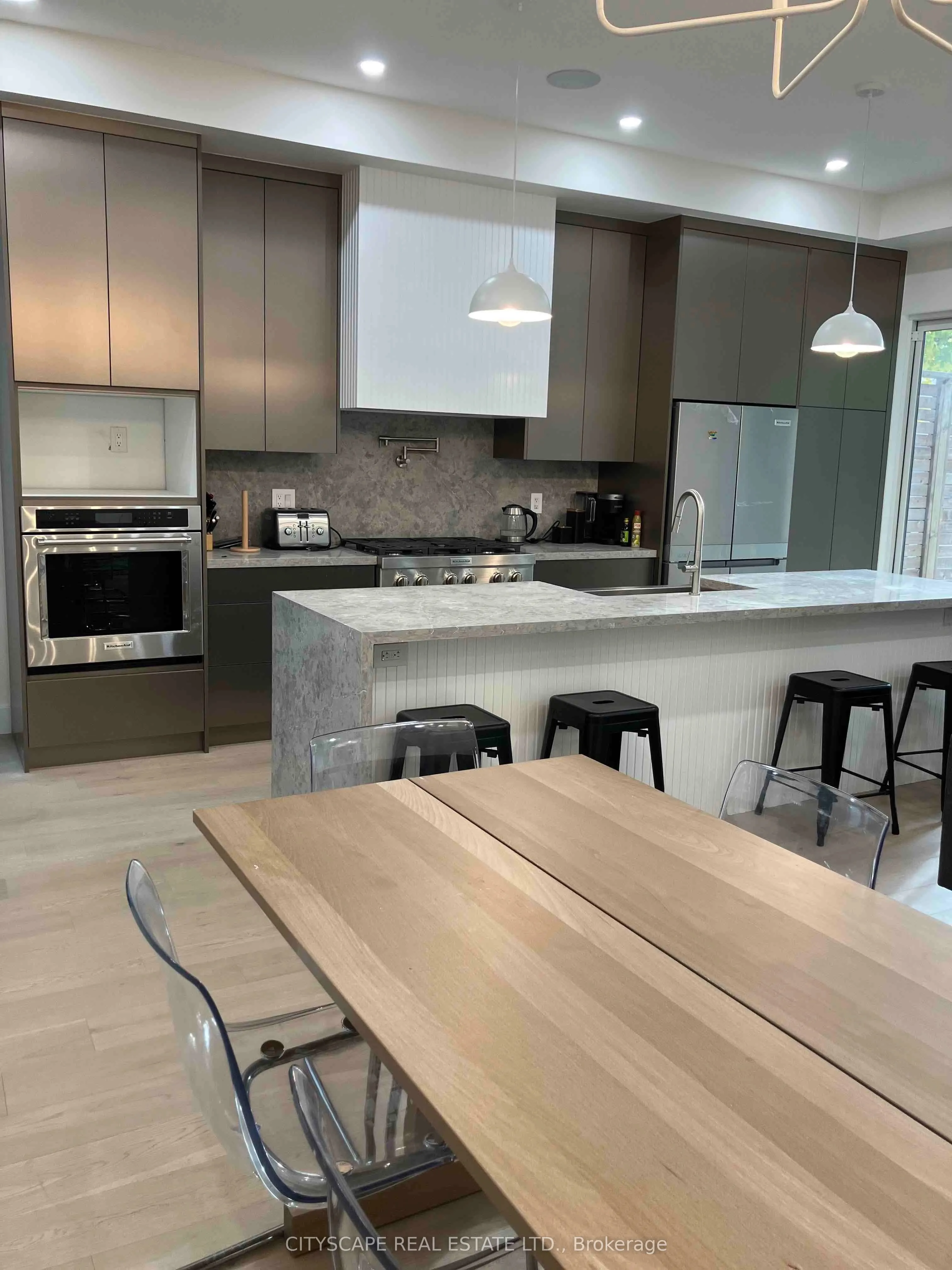 100B Brenda Crescent