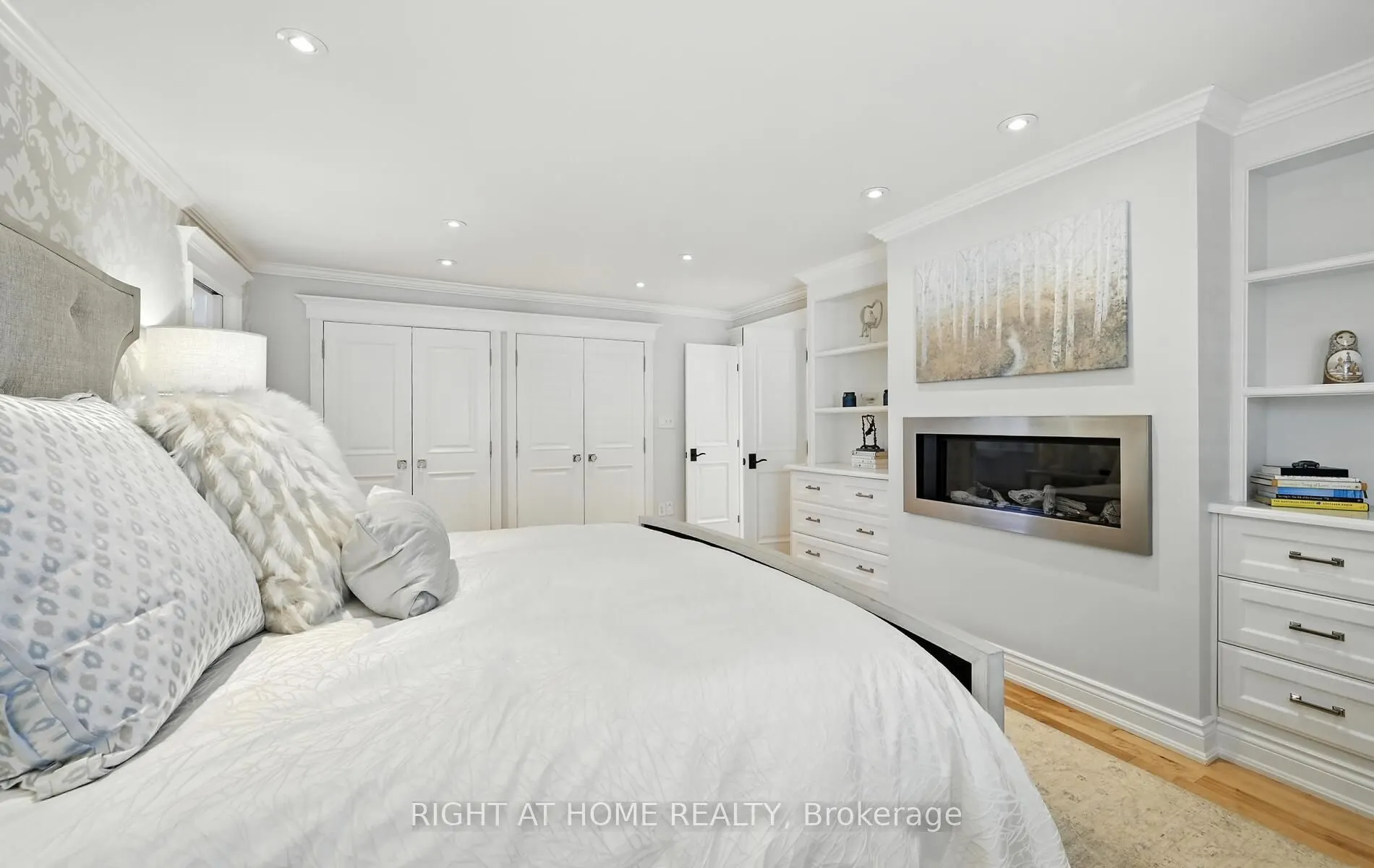 1549 Willowside Court