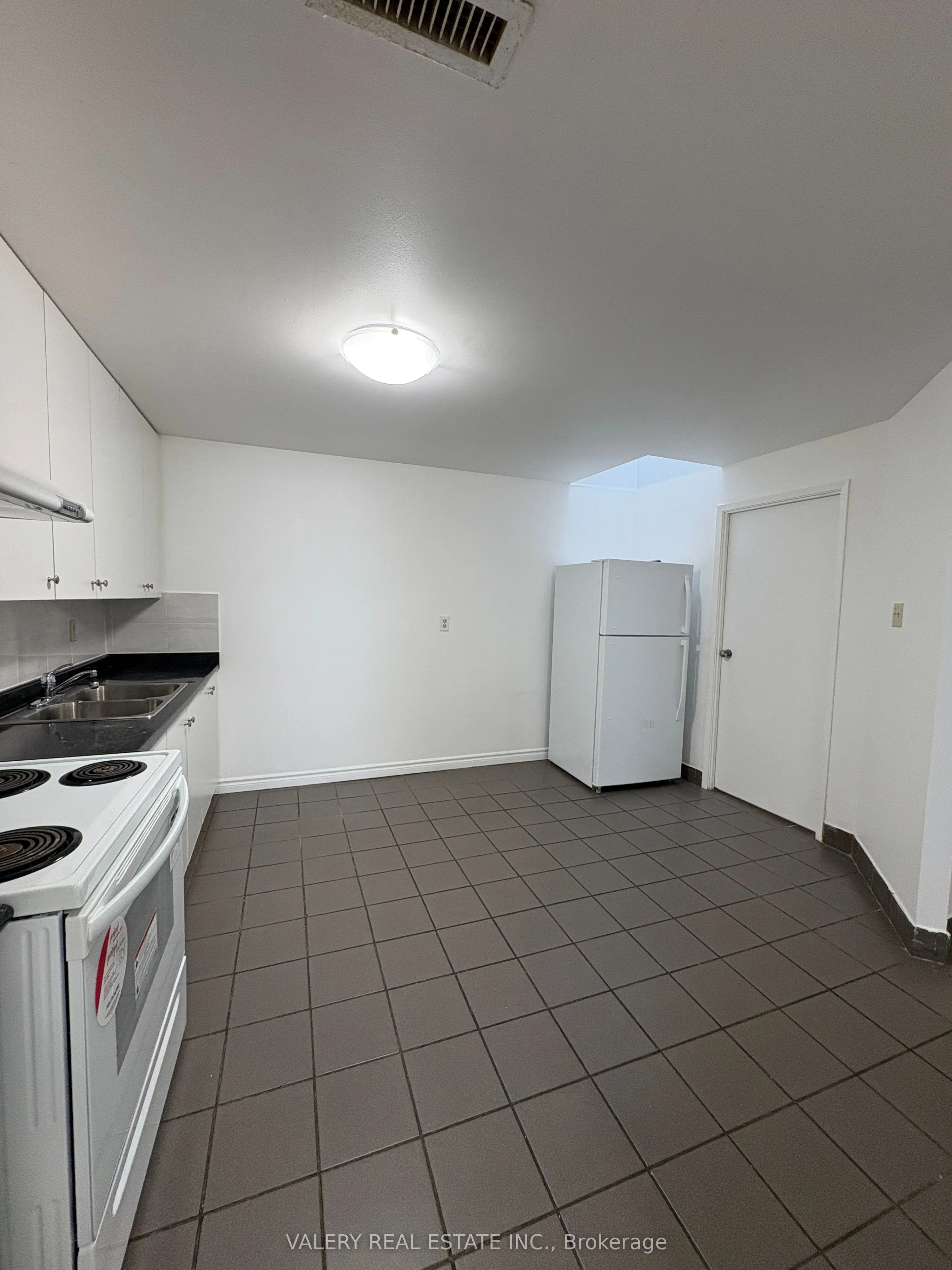 603 Gerrard Street E, #2