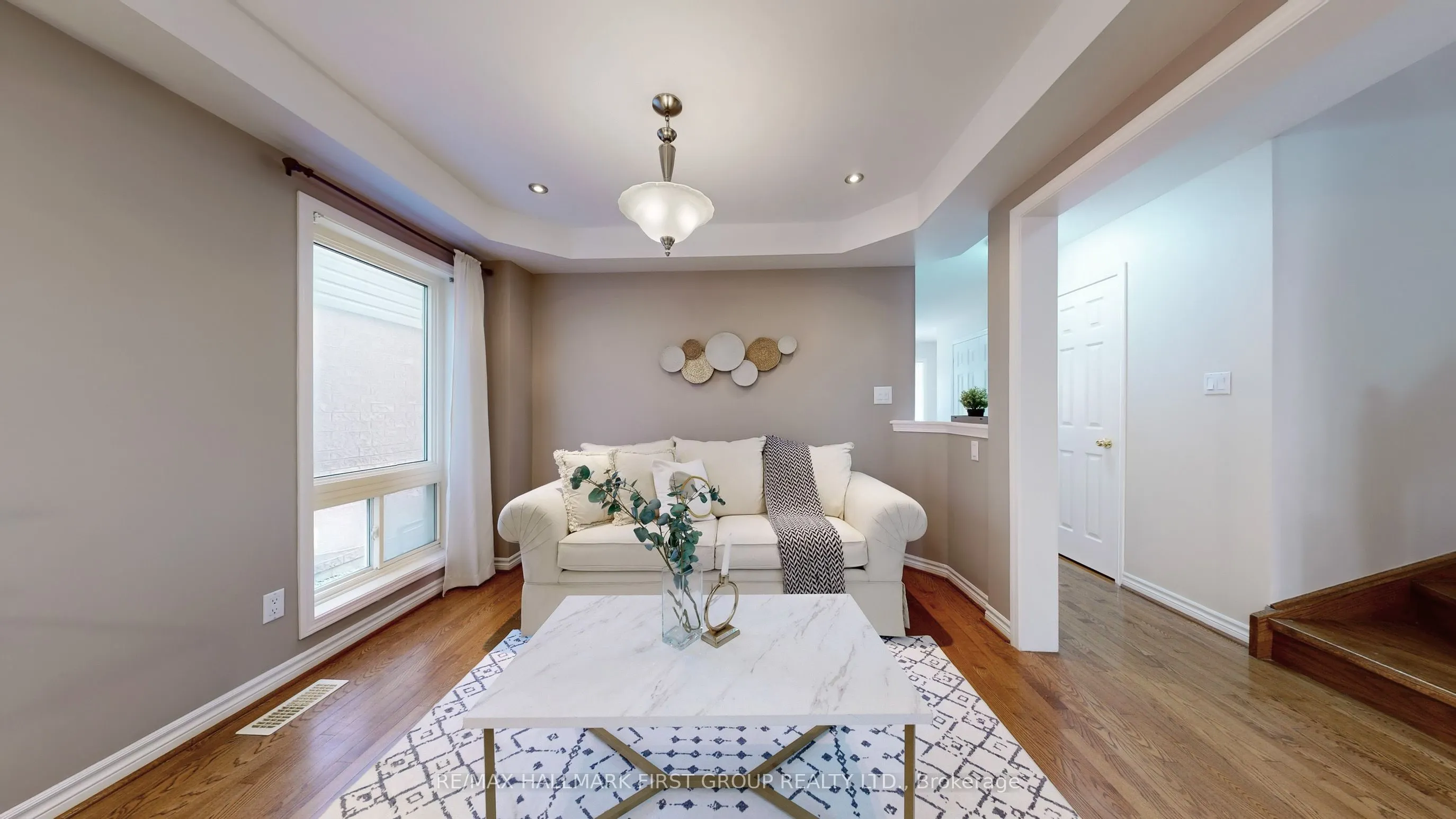 1552 Avonmore Square