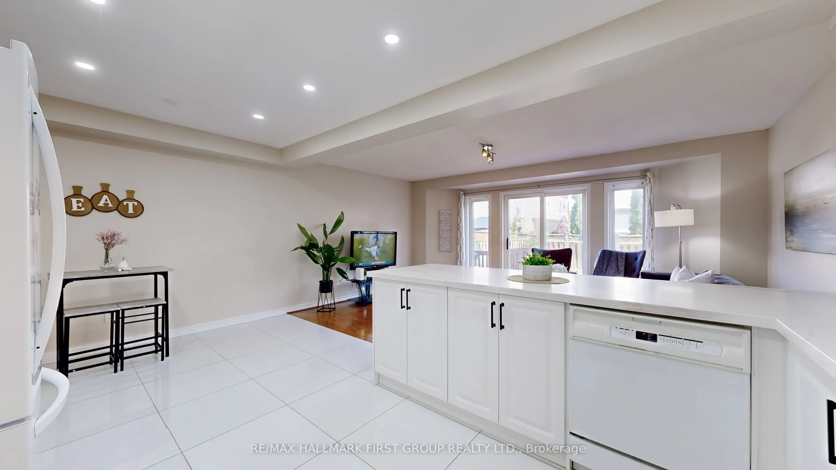 1552 Avonmore Square