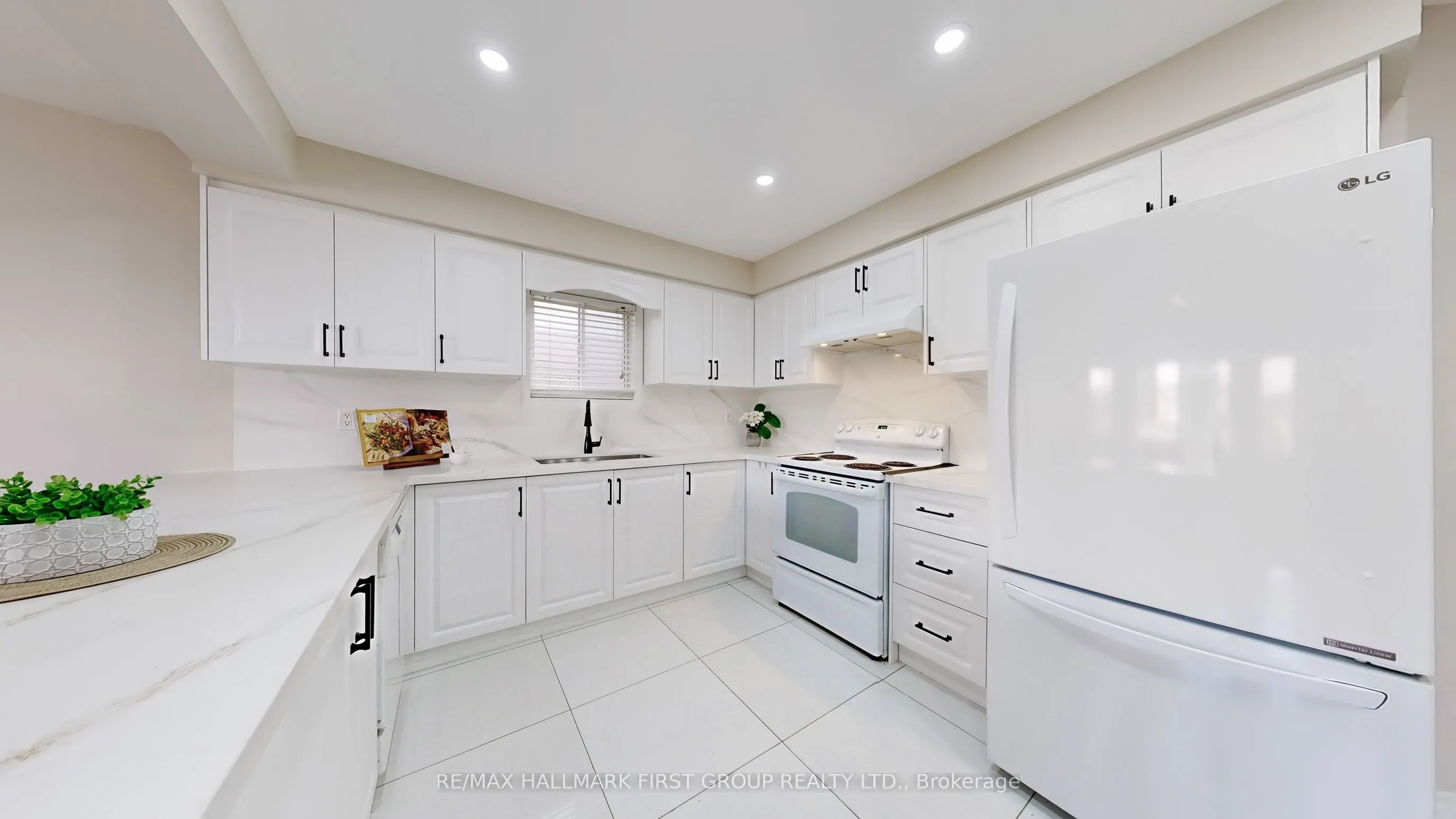 1552 Avonmore Square