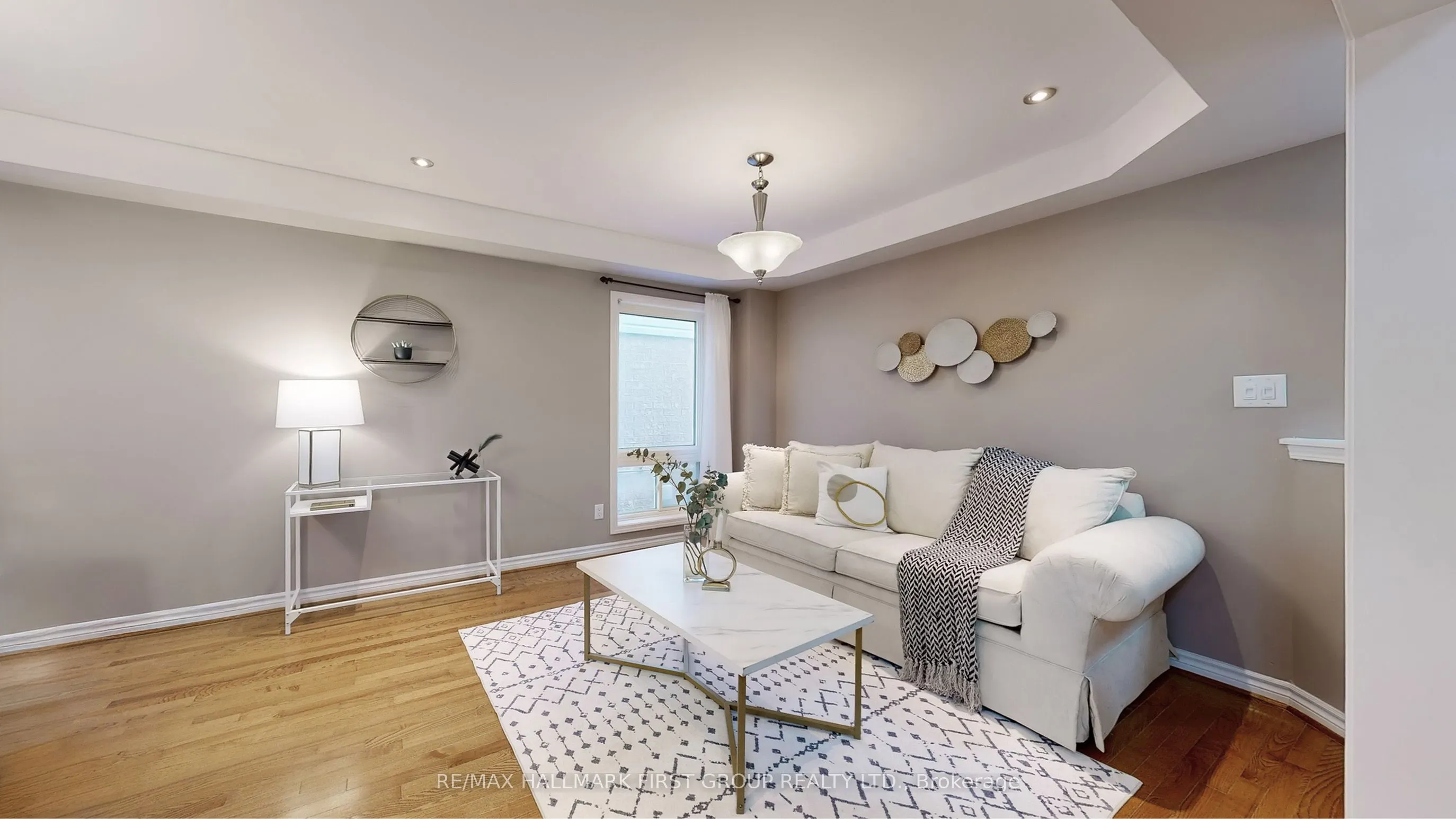 1552 Avonmore Square