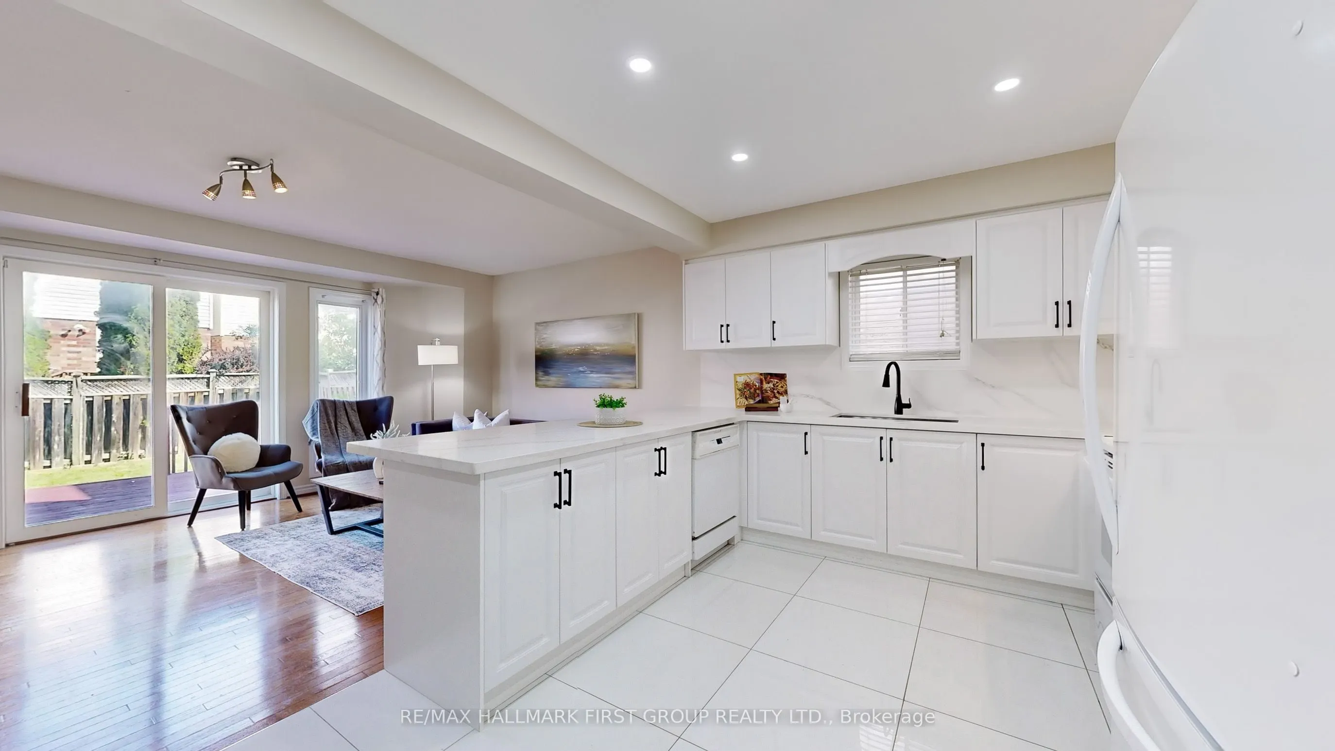 1552 Avonmore Square