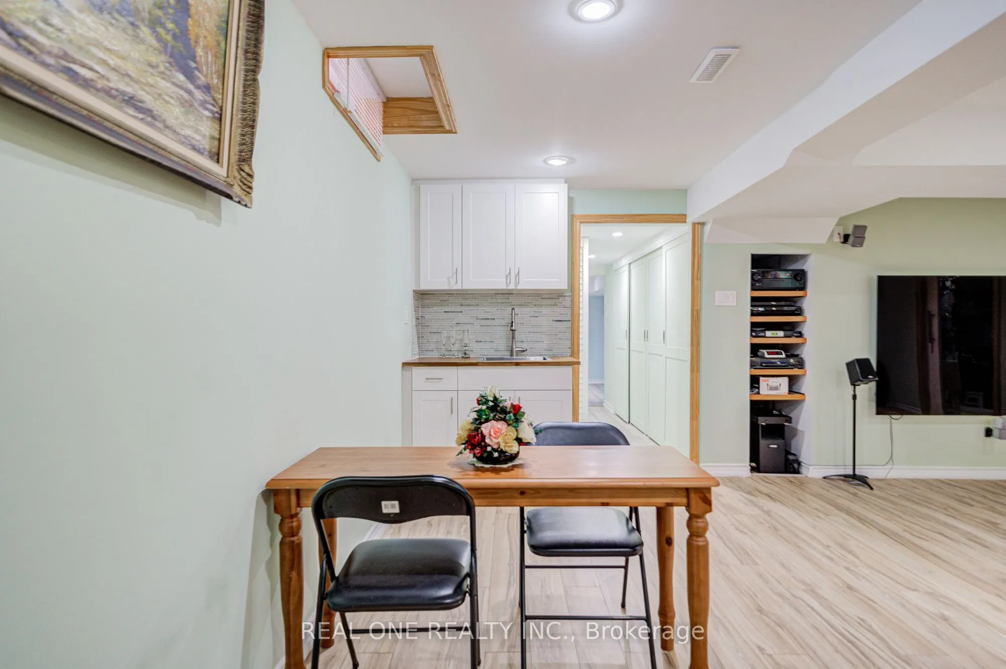 16 Boulderbrook Drive