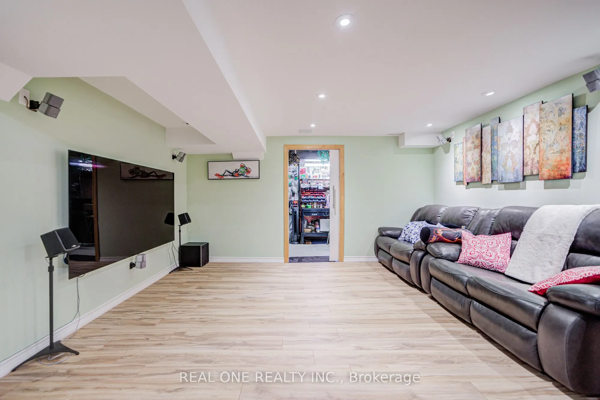 16 Boulderbrook Drive