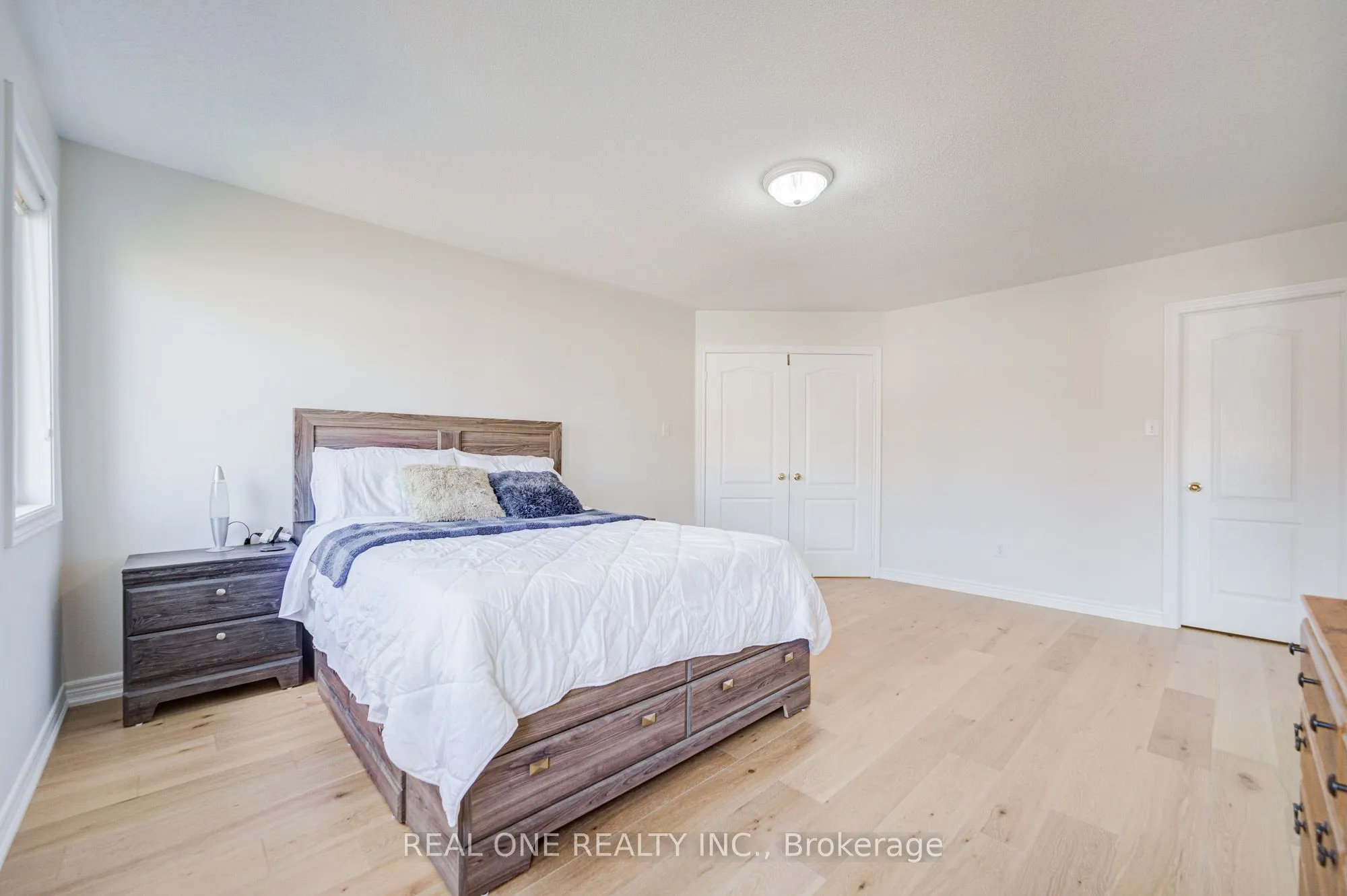 16 Boulderbrook Drive