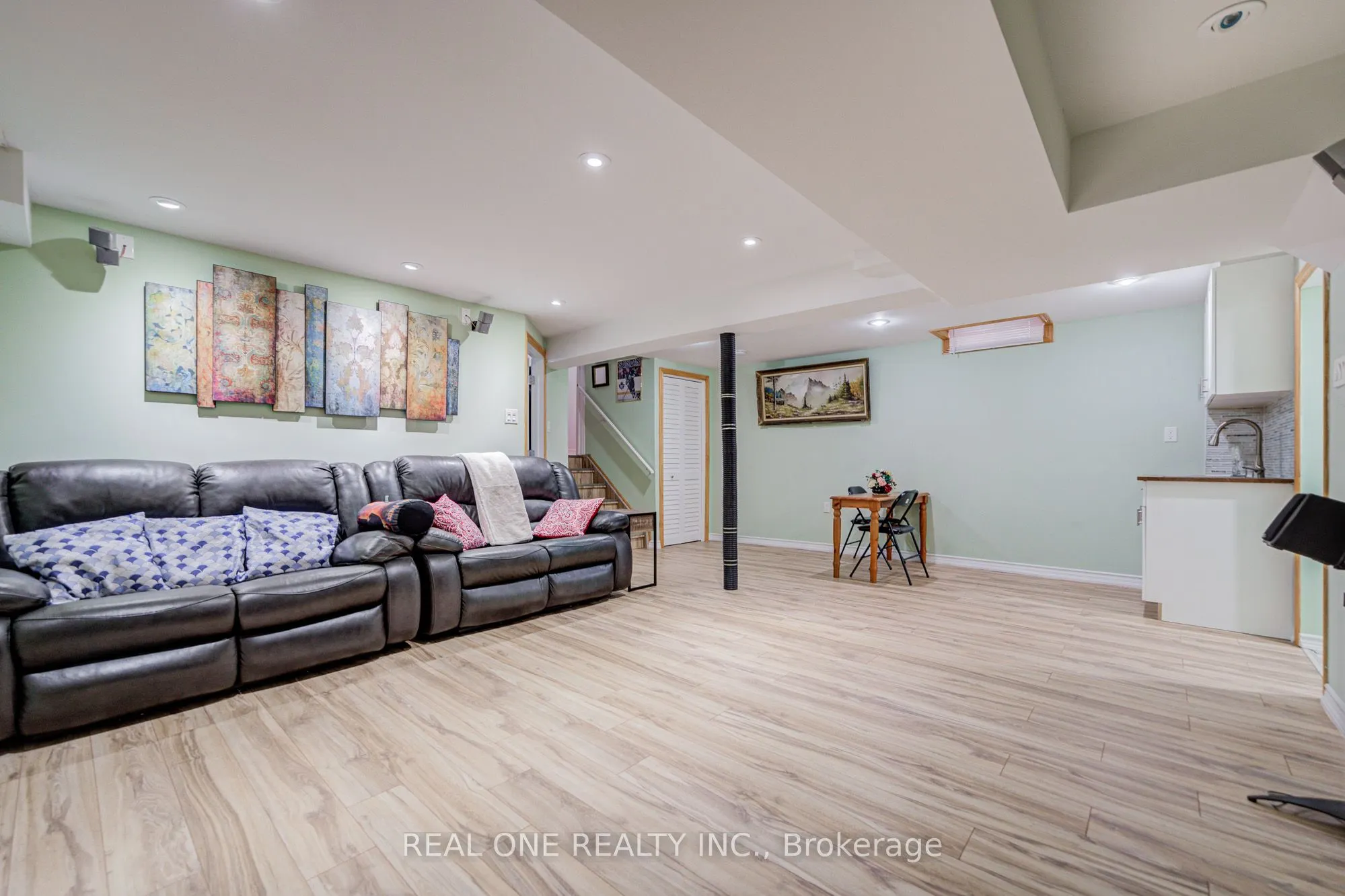 16 Boulderbrook Drive
