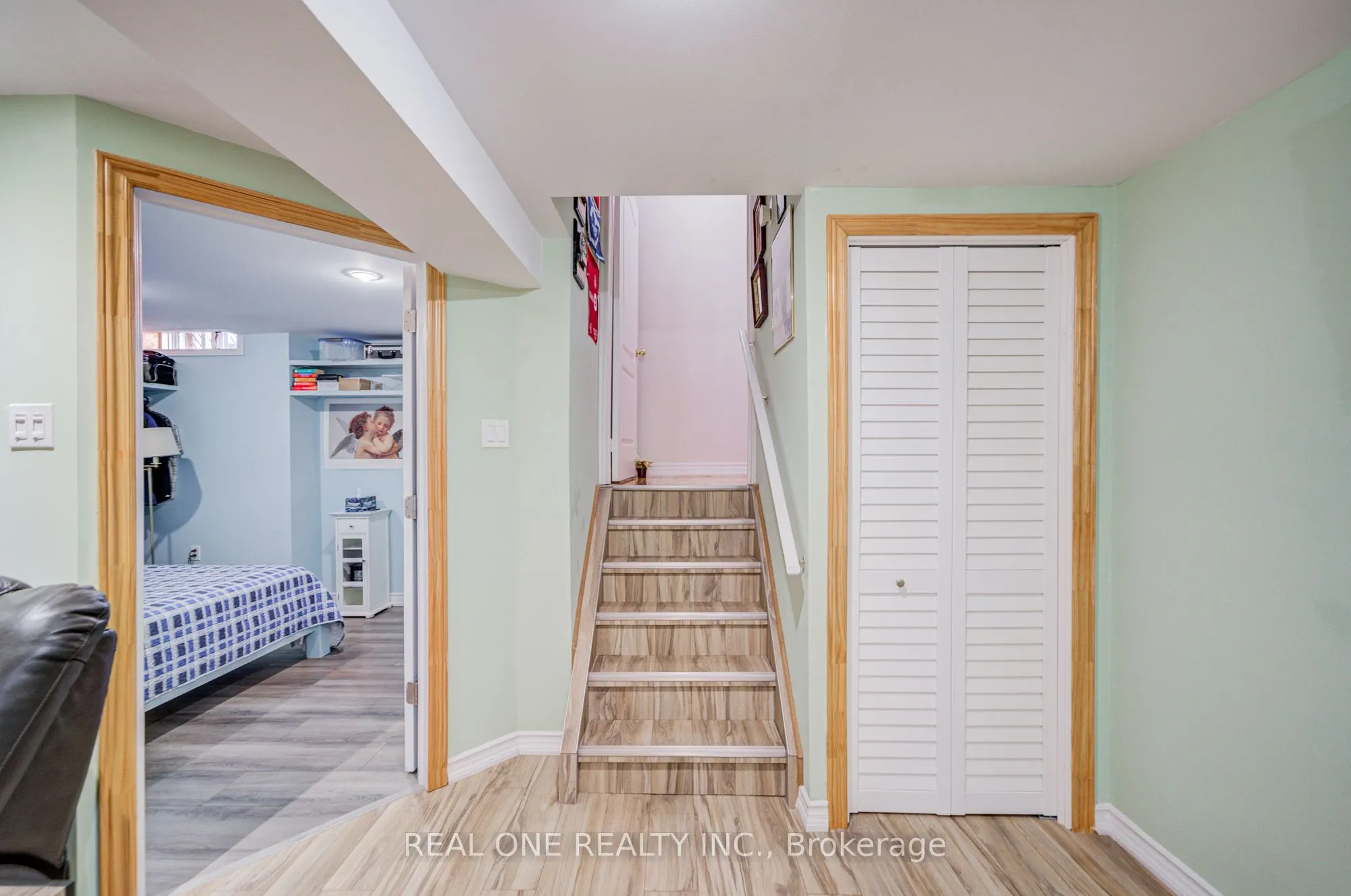 16 Boulderbrook Drive