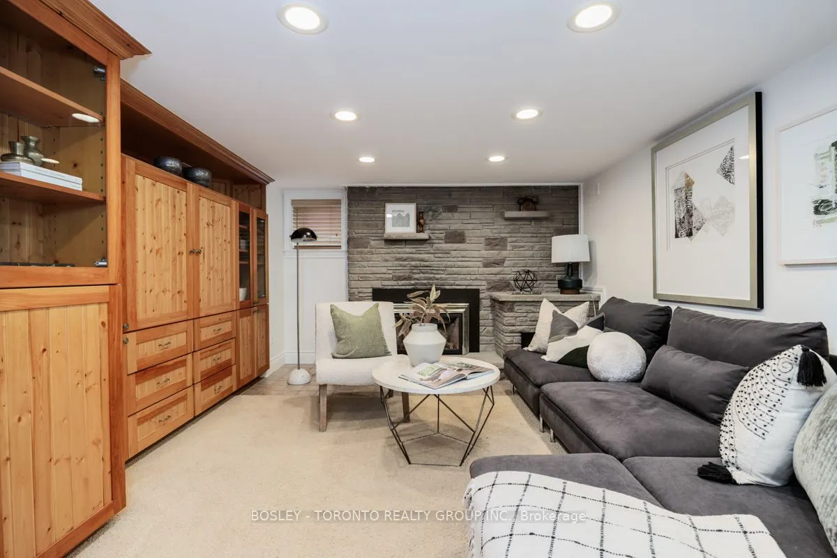 7 Crestland Avenue