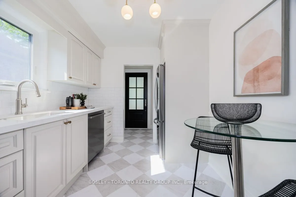 7 Crestland Avenue