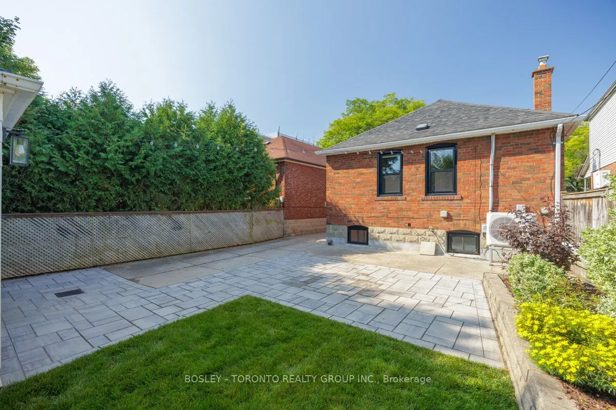 7 Crestland Avenue