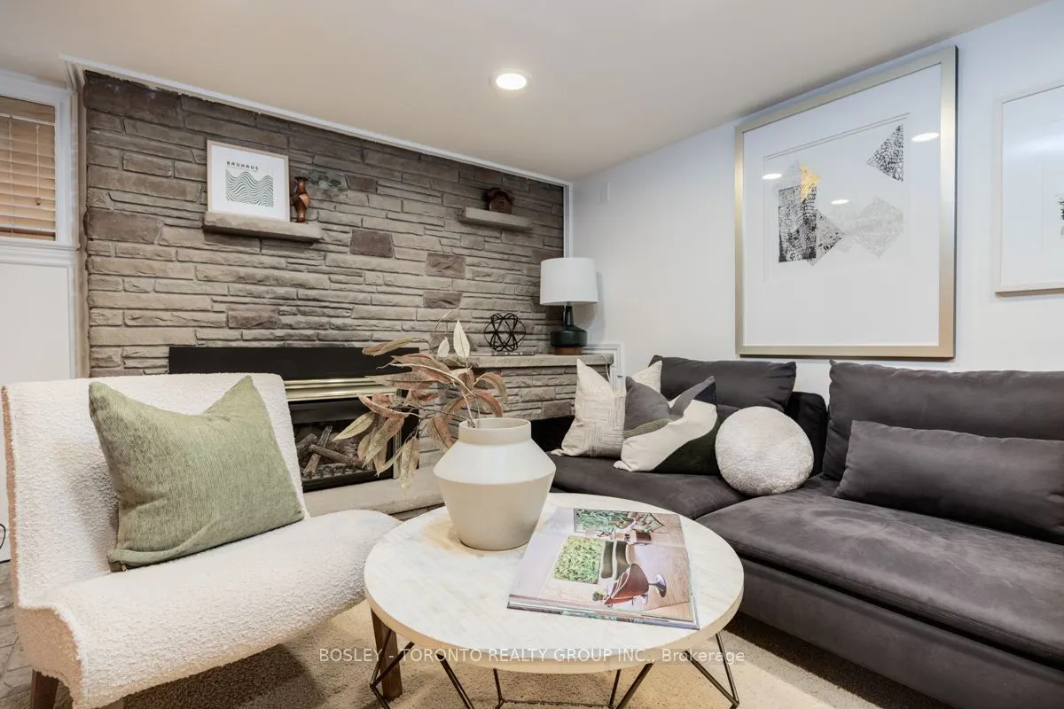 7 Crestland Avenue