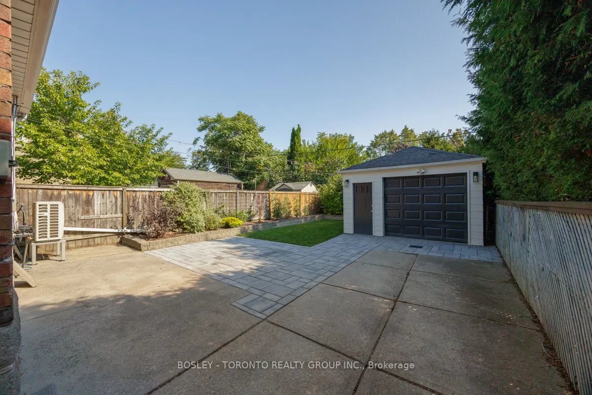 7 Crestland Avenue