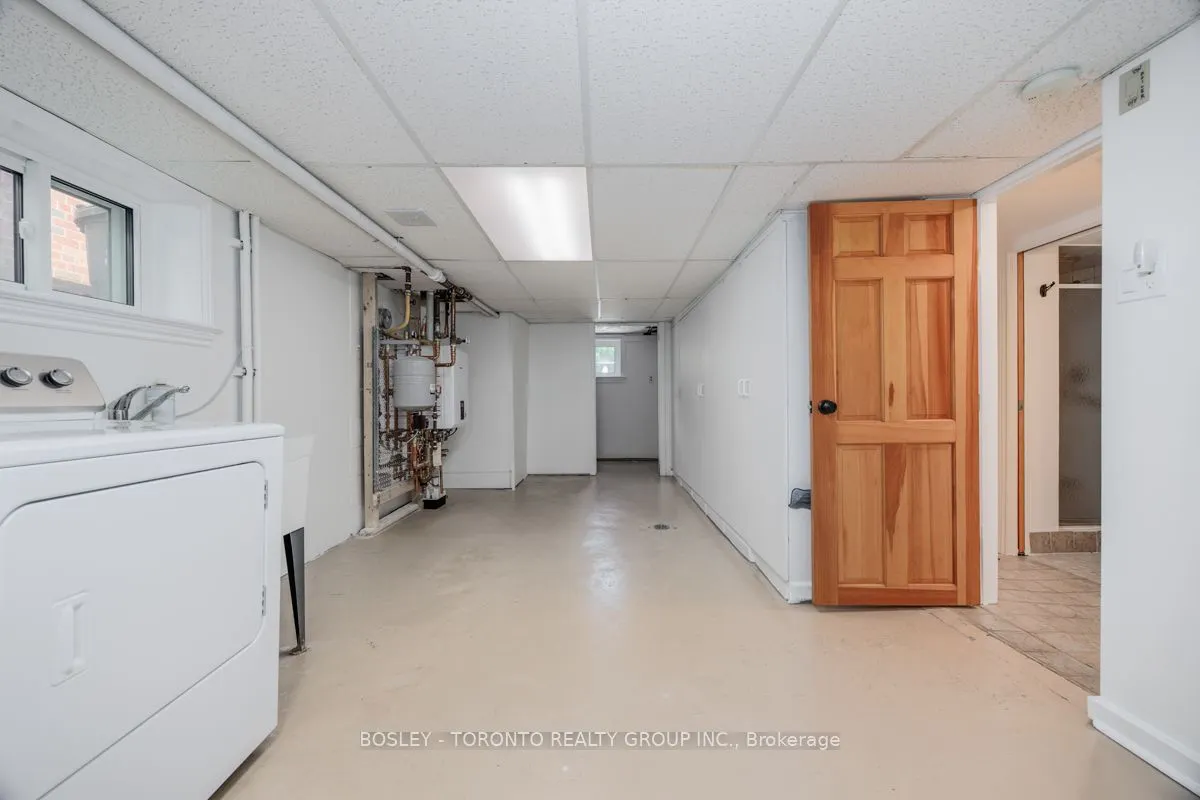 7 Crestland Avenue