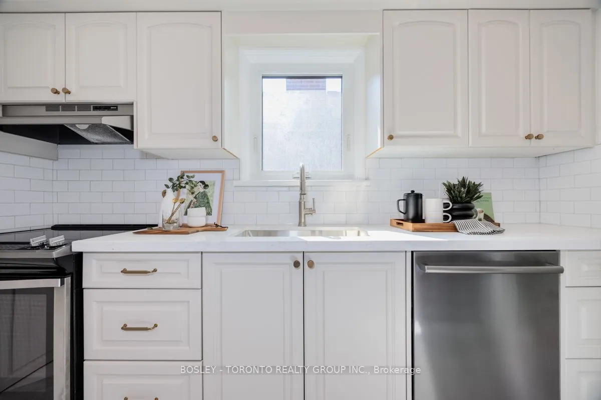 7 Crestland Avenue
