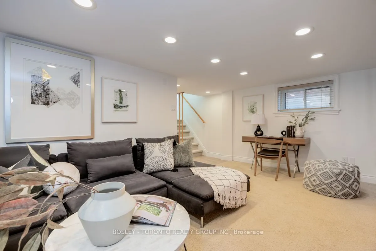 7 Crestland Avenue