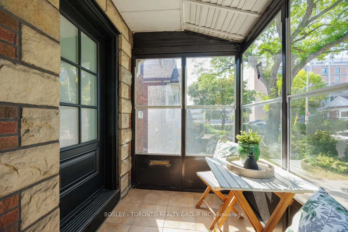 7 Crestland Avenue