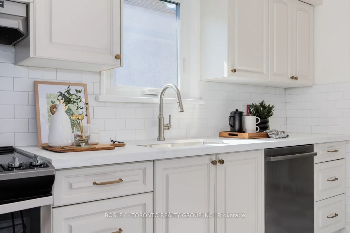 7 Crestland Avenue