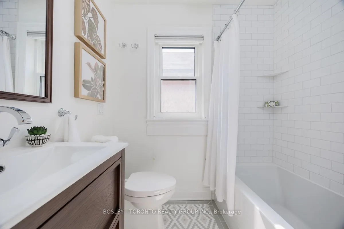 7 Crestland Avenue