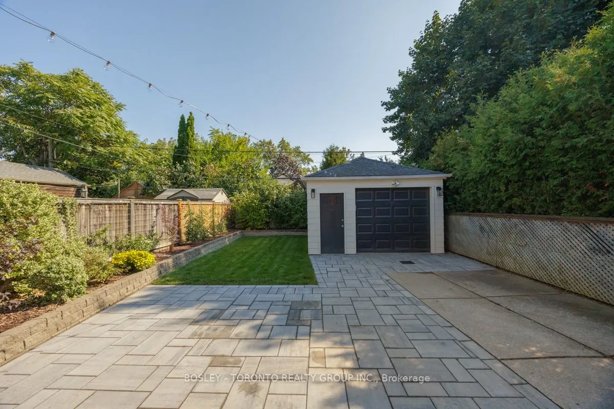 7 Crestland Avenue