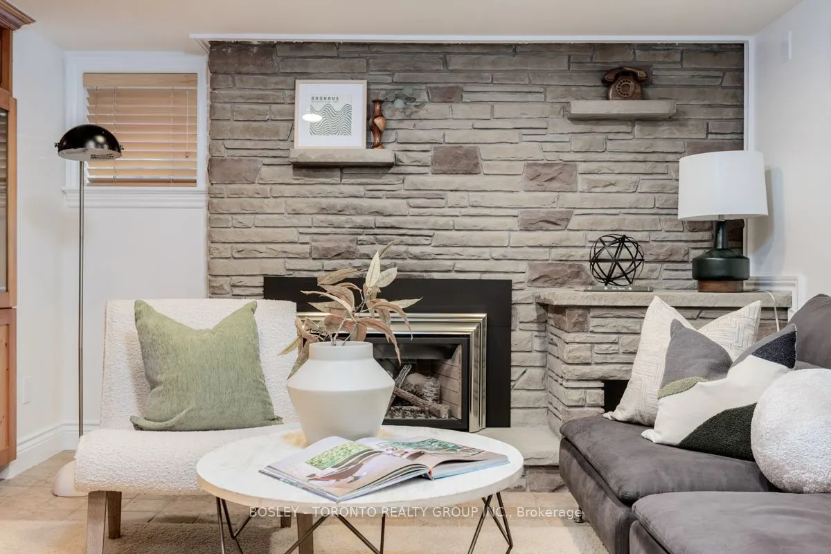 7 Crestland Avenue