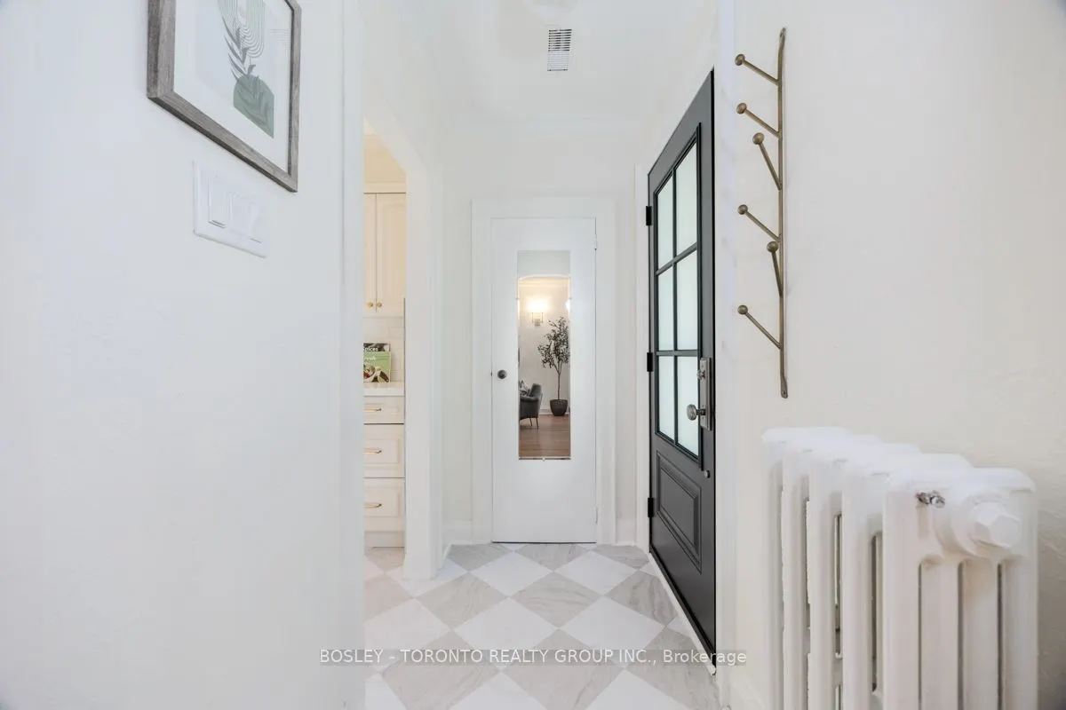 7 Crestland Avenue