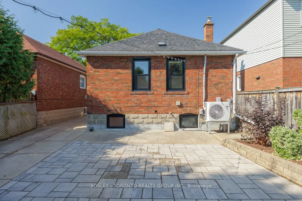 7 Crestland Avenue
