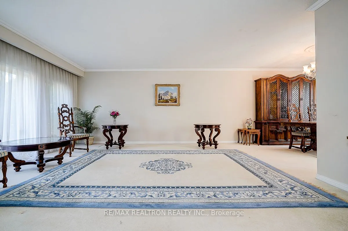 9 Eastlea Crescent