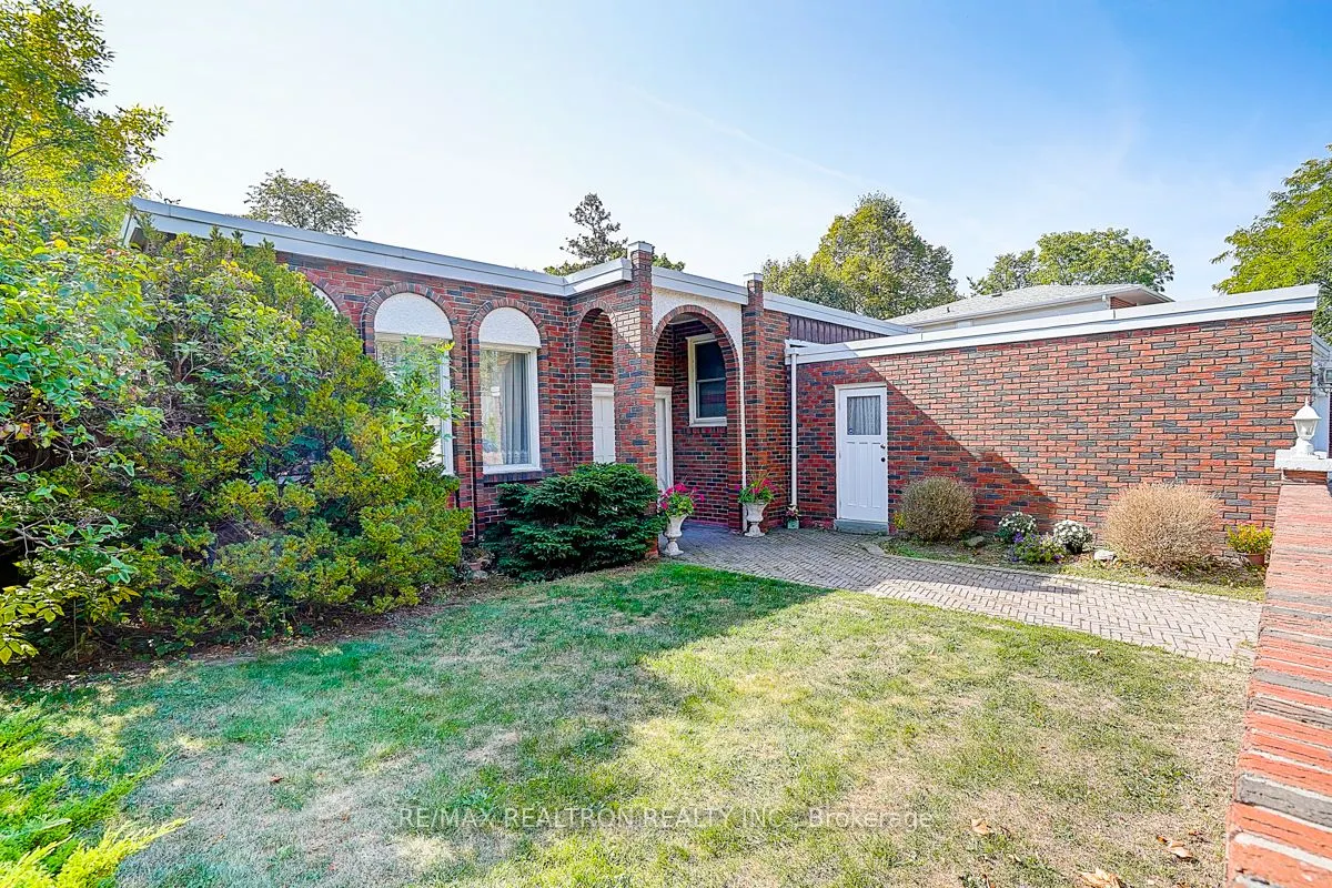9 Eastlea Crescent