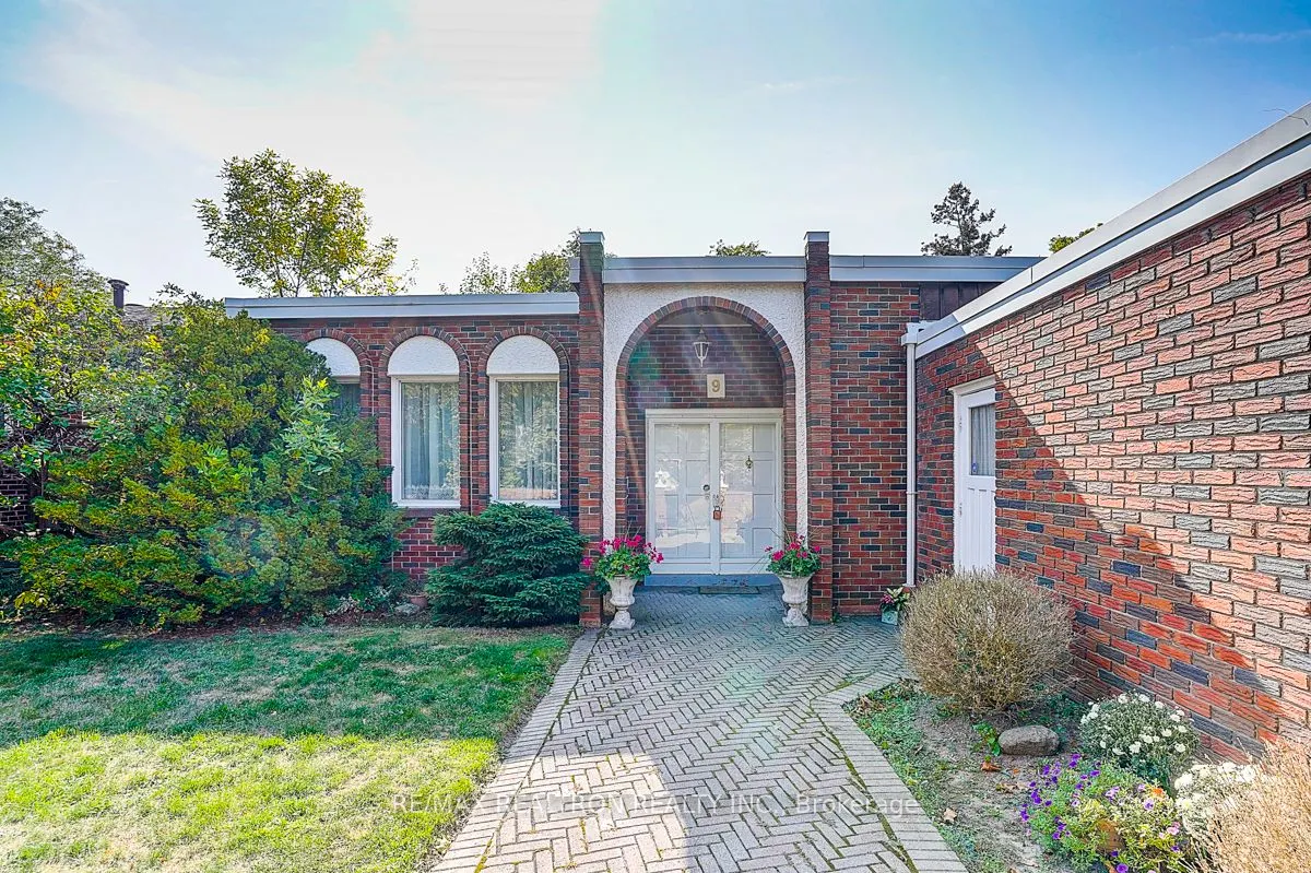 9 Eastlea Crescent