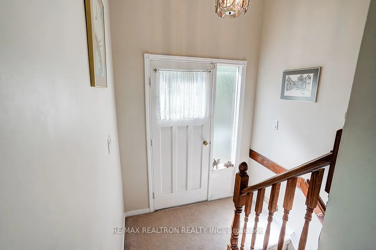 9 Eastlea Crescent