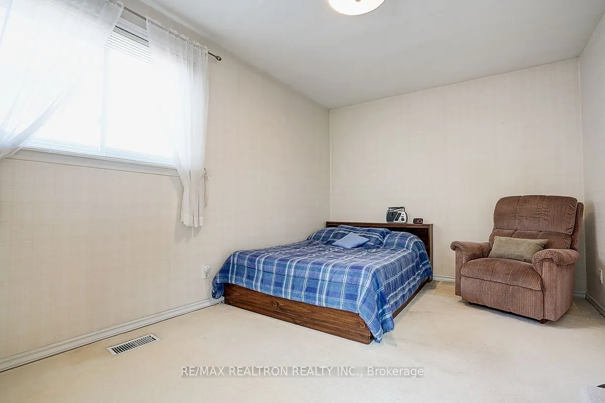 9 Eastlea Crescent