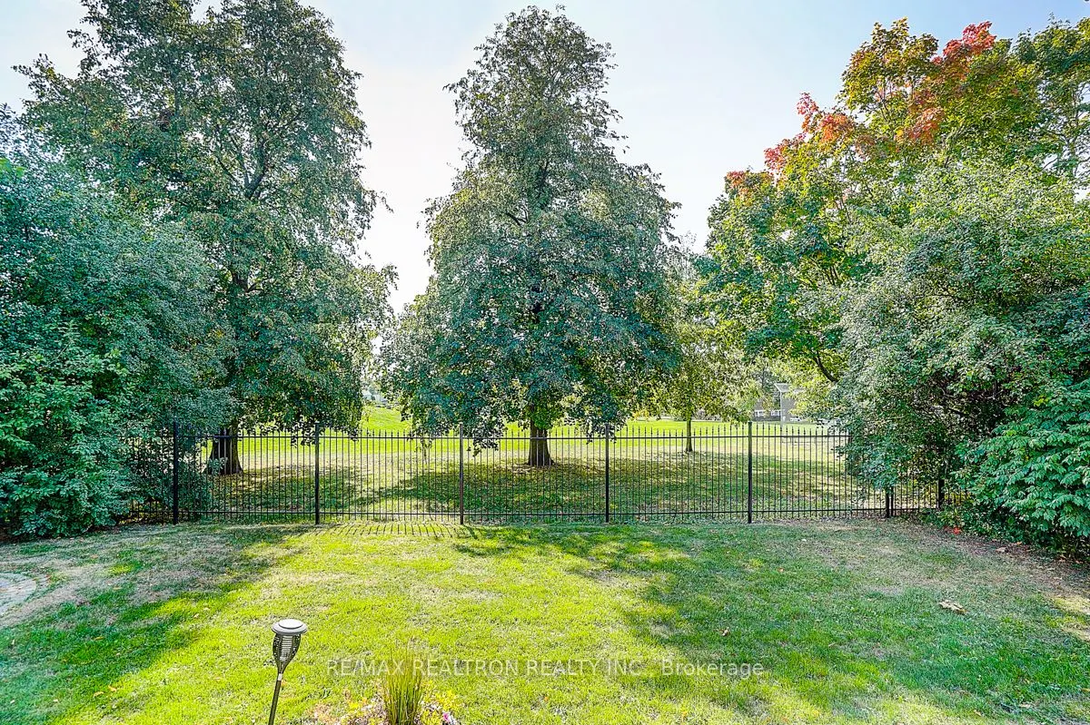 9 Eastlea Crescent