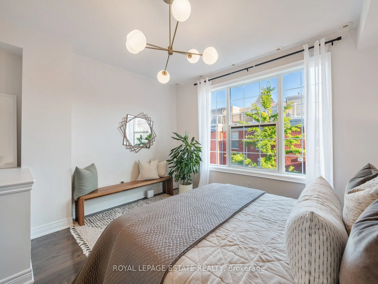 20 Fairhead Mews